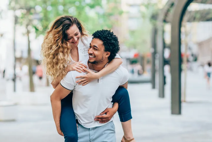 Dating strategy and attraction mastery for men